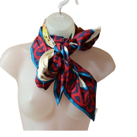 Perry Ellis Vintage Silk Leaf Print Scarf 40x38 Whimsical Rustic Sophisticated - Picture 1 of 10